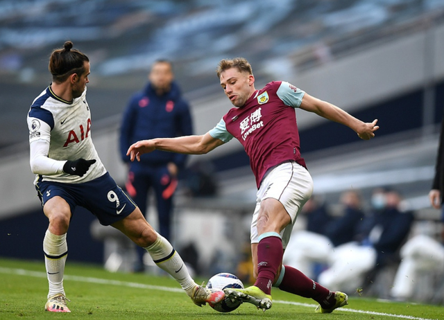 英超爆冷：利兹联3-1切尔西，内托破门难救主（英超冷门：利兹联3比1击败切尔西，内托进球难挽败局）