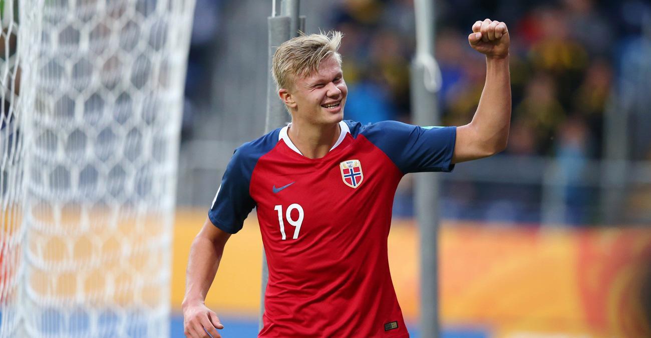 开小会？巴媒：安帅今日训练开始前和维尼修斯交谈了3分钟