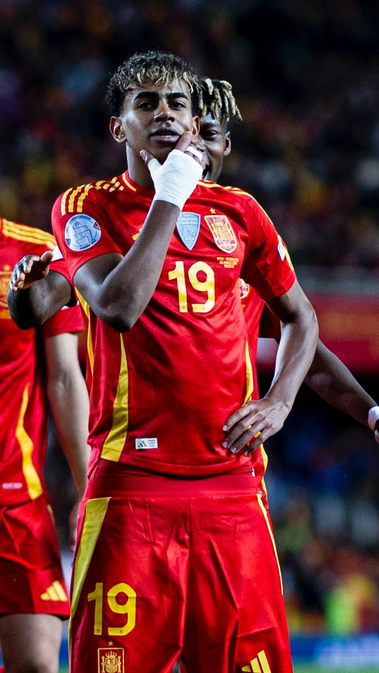 常州举办足球音乐晚会，黄紫昌夫妇甜蜜献唱《小酒窝》