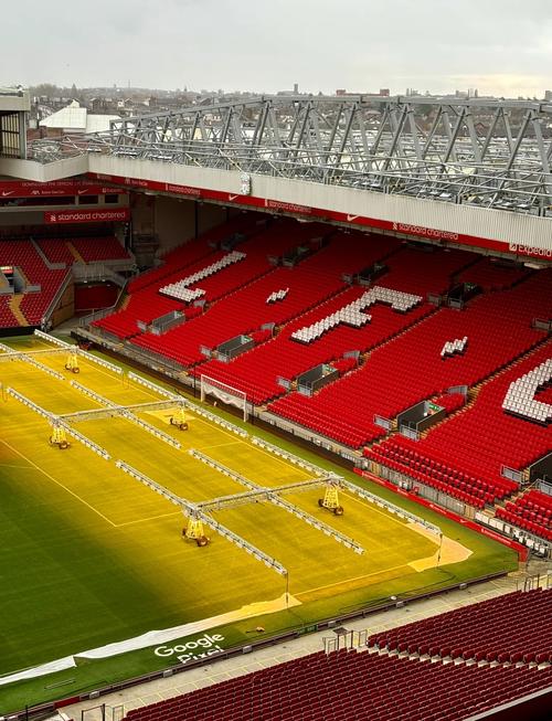 巴萨球迷再次在诺坎普比赛第10分钟集体高喊梅西的名字！