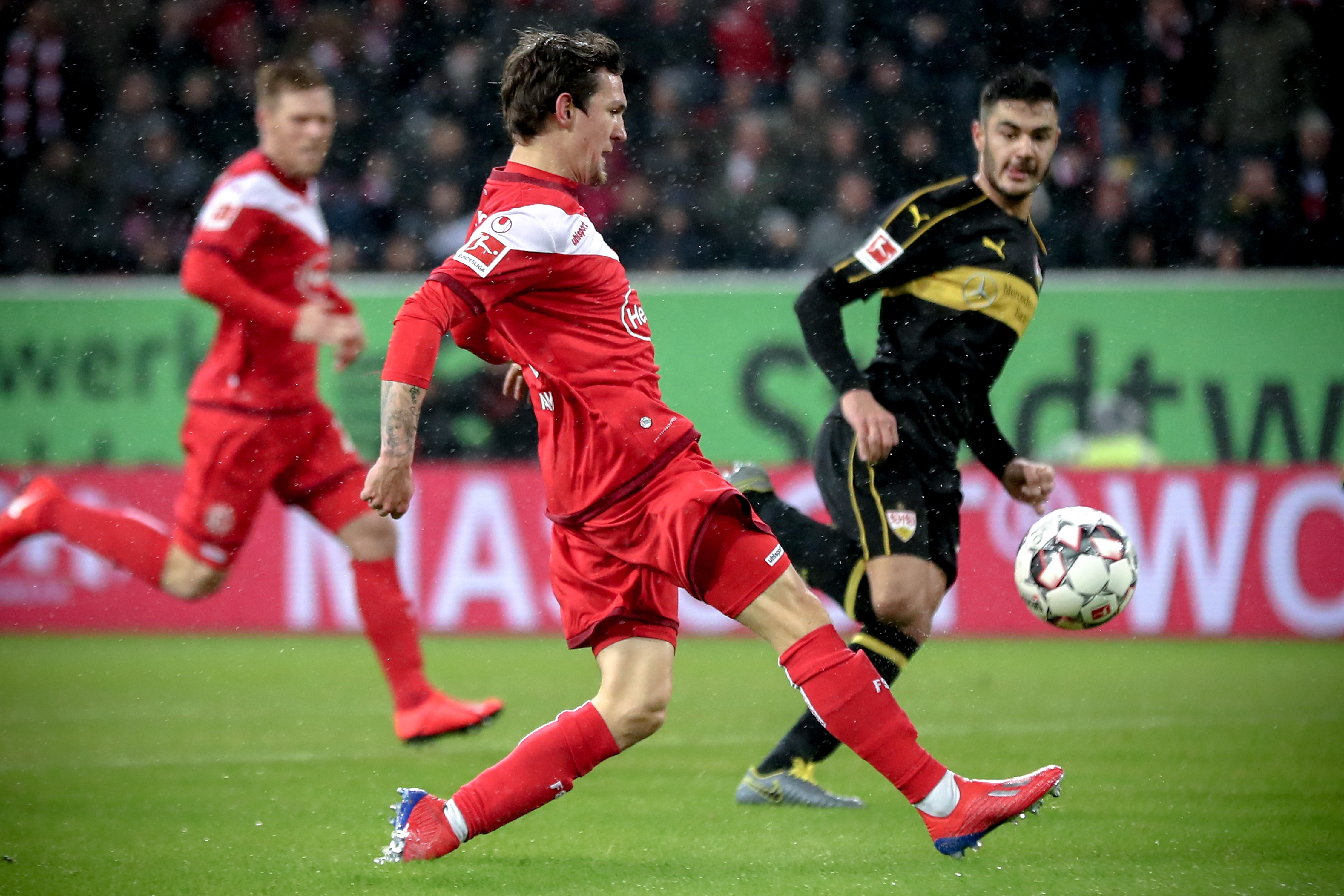 中超三连冠！海港客场1-0英博，加布里埃尔制胜球+进球被吹（海港客场1-0英博夺中超三连冠：加布里埃尔制胜球，另一次破门被判无效）